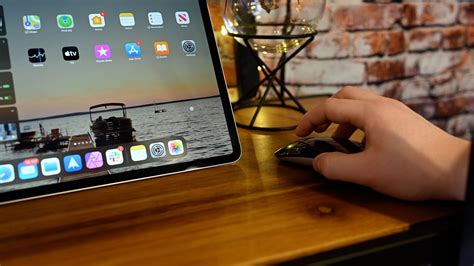 can you hook up a mouse to the ipad pro